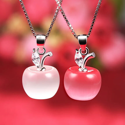 Fashion temperament niche design cute apple cat necklace exquisite ladies small apple pendant collarbone chain gift for friends