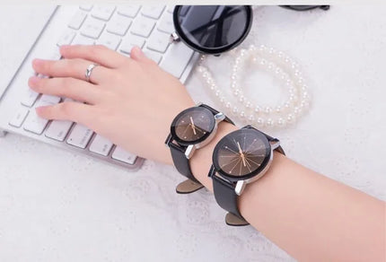 Men Women Leather Strap Line Analog Quartz Ladies Wrist Watches Fashion Couple Watches For Lovers Women's Watches Brand Luxury