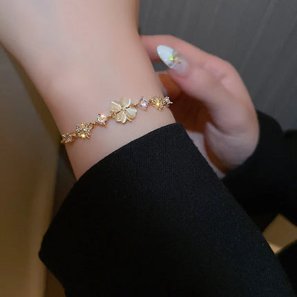 Fashion Delicate Four leaf Grass Gold Color Bracelets For Women New Korean Adjustable Bracelets Wedding Jewelry Party Gifts