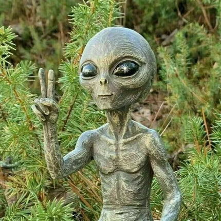 Outer Space Alien Ornaments Garden Resin Statue Figurine Home Decoration Gift Garden Decoration Outdoor Garden Statues