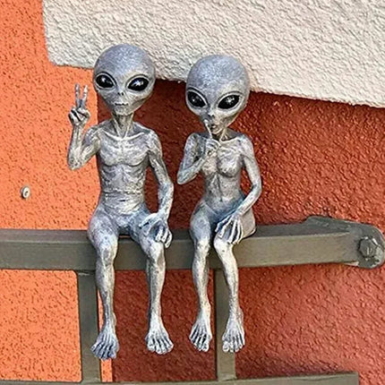 Outer Space Alien Ornaments Garden Resin Statue Figurine Home Decoration Gift Garden Decoration Outdoor Garden Statues