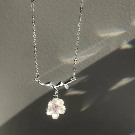 Exquisite Cherry Blossoms Flower Necklace For Women Crystal Zircon Rose Heart Butterfly Clavicle Chain Wedding Romantic Jewelry