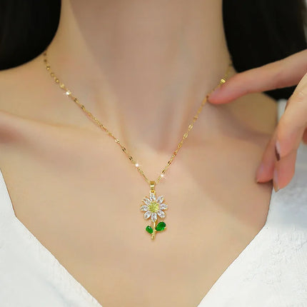 Classic Romantic White Flower Necklace Fashionable and Beautiful Small Chrysanthemum Versatile Clavicle Chain Gift