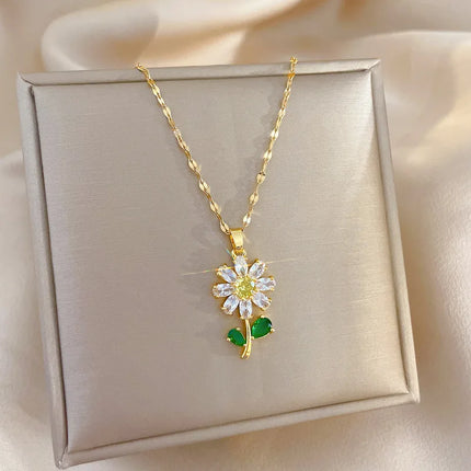 Classic Romantic White Flower Necklace Fashionable and Beautiful Small Chrysanthemum Versatile Clavicle Chain Gift