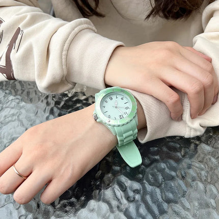 Fashion Casual Watches Silicone Lady Quartz Watch Student Female Classic Vintage Clock Electronic Student Couple WristWatches