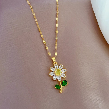 Classic Romantic White Flower Necklace Fashionable and Beautiful Small Chrysanthemum Versatile Clavicle Chain Gift