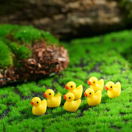 100/200PCS Cute Mini Resin Ducks Ornament Tiny Duck Micro Landscape Dollhouse Decoration Outdoor Glowing Mini Statue Ornament