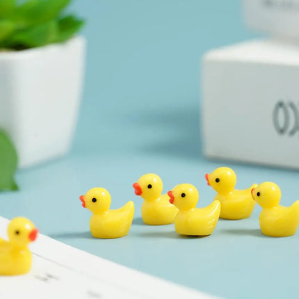 100/200PCS Cute Mini Resin Ducks Ornament Tiny Duck Micro Landscape Dollhouse Decoration Outdoor Glowing Mini Statue Ornament