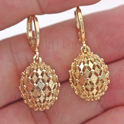 Accessories for Women Vintage Inlaid Hanging Dangle Earrings Classic Creative Metal Carving Pattern Hollow Ball Pendant Earrings