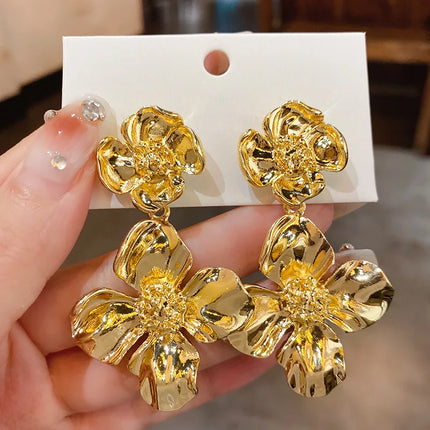 Korean Fashion New In Trend Earrings For Women Flower Elegant Temperament Vintage Personality Alloy Electroplate Golden Jewelry