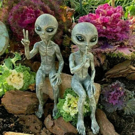 Outer Space Alien Ornaments Garden Resin Statue Figurine Home Decoration Gift Garden Decoration Outdoor Garden Statues