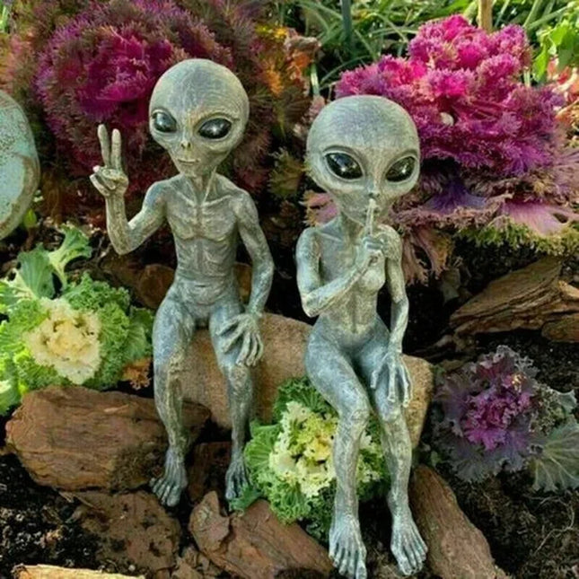 Outer Space Alien Ornaments Garden Resin Statue Figurine Home Decoration Gift Garden Decoration Outdoor Garden Statues