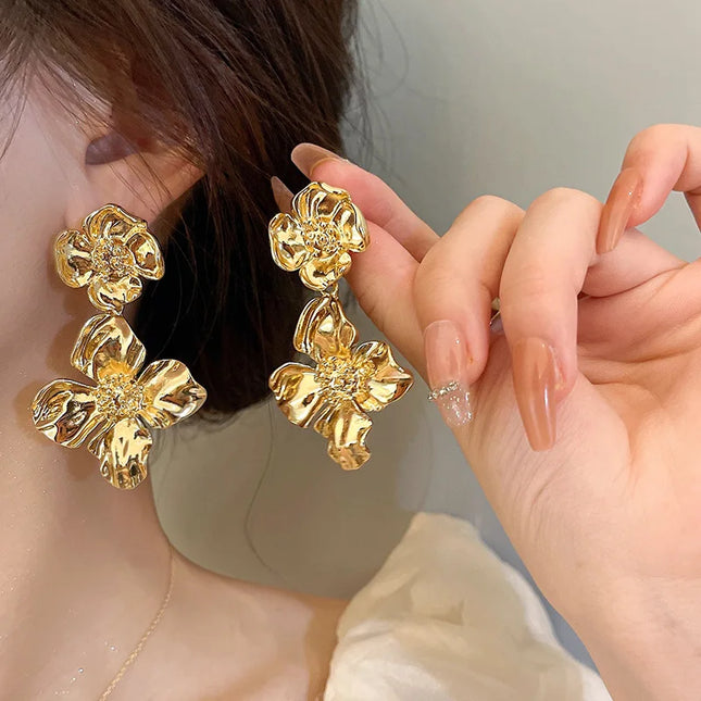 Korean Fashion New In Trend Earrings For Women Flower Elegant Temperament Vintage Personality Alloy Electroplate Golden Jewelry